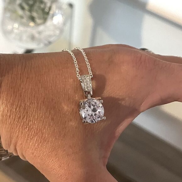 The Solitaire Stunner Pendant Necklace in 925 silver - Picture 6 of 8